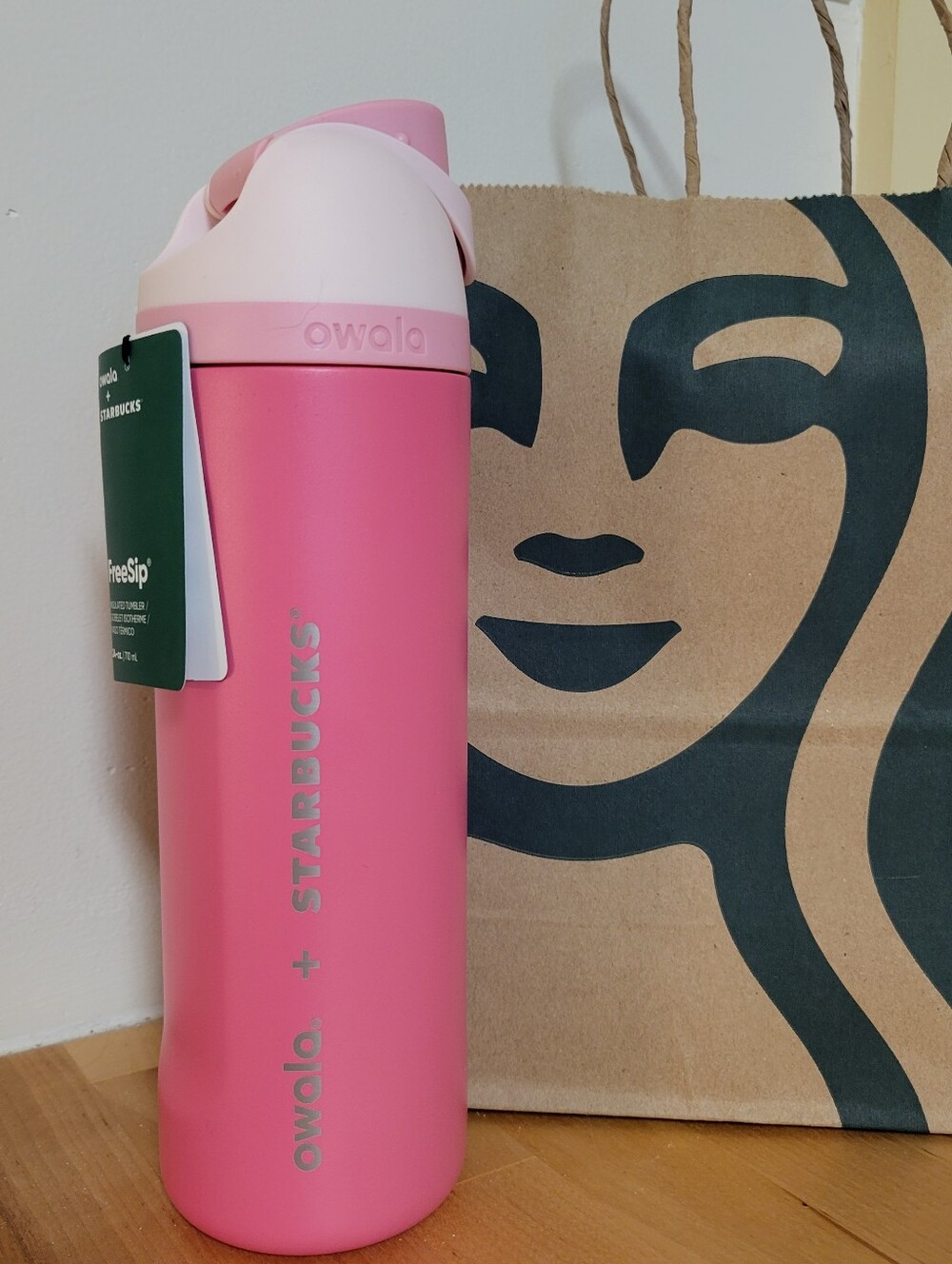 Starbucks Pink Owala Strawberry 24oz Stainless Steel Water Bottle/Tumbler - Picture 2 of 9